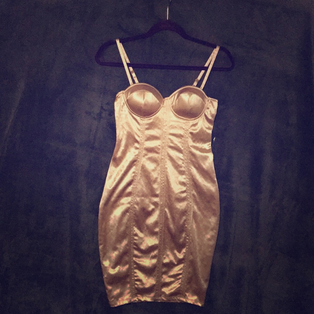 Metallic Champagne 🥂 Show Stopper!